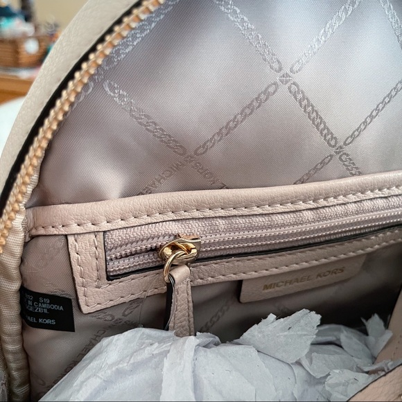 Michael Kors Rhea medium zip leather backpack - pink - Picture 9 of 9